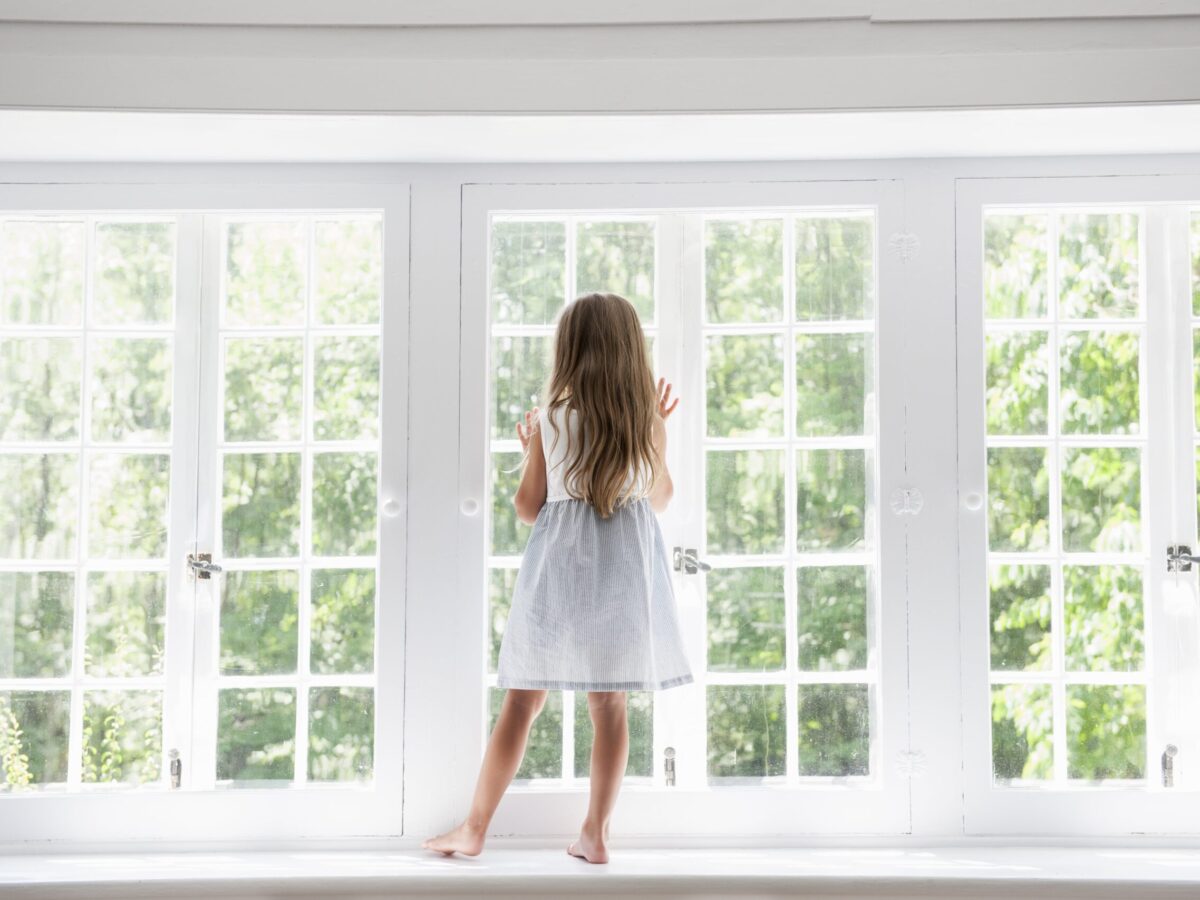Seguridad en ventanas para niños: todo lo que debes saber - Protegiendo  Personas