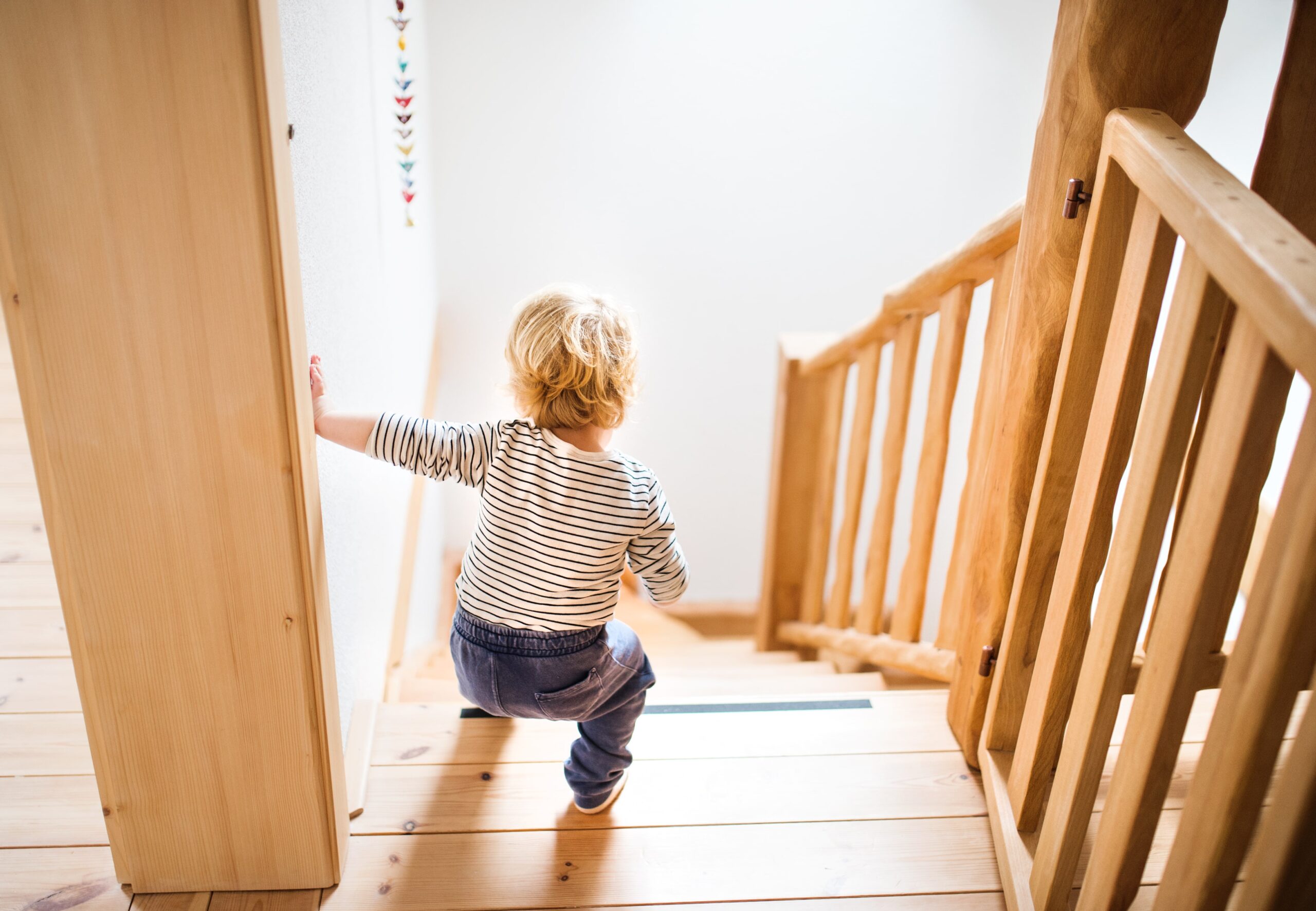 girasol Moderador Walter Cunningham Barreras de seguridad en escaleras para niños: imprescindibles en tu hogar  - Protegiendo Personas