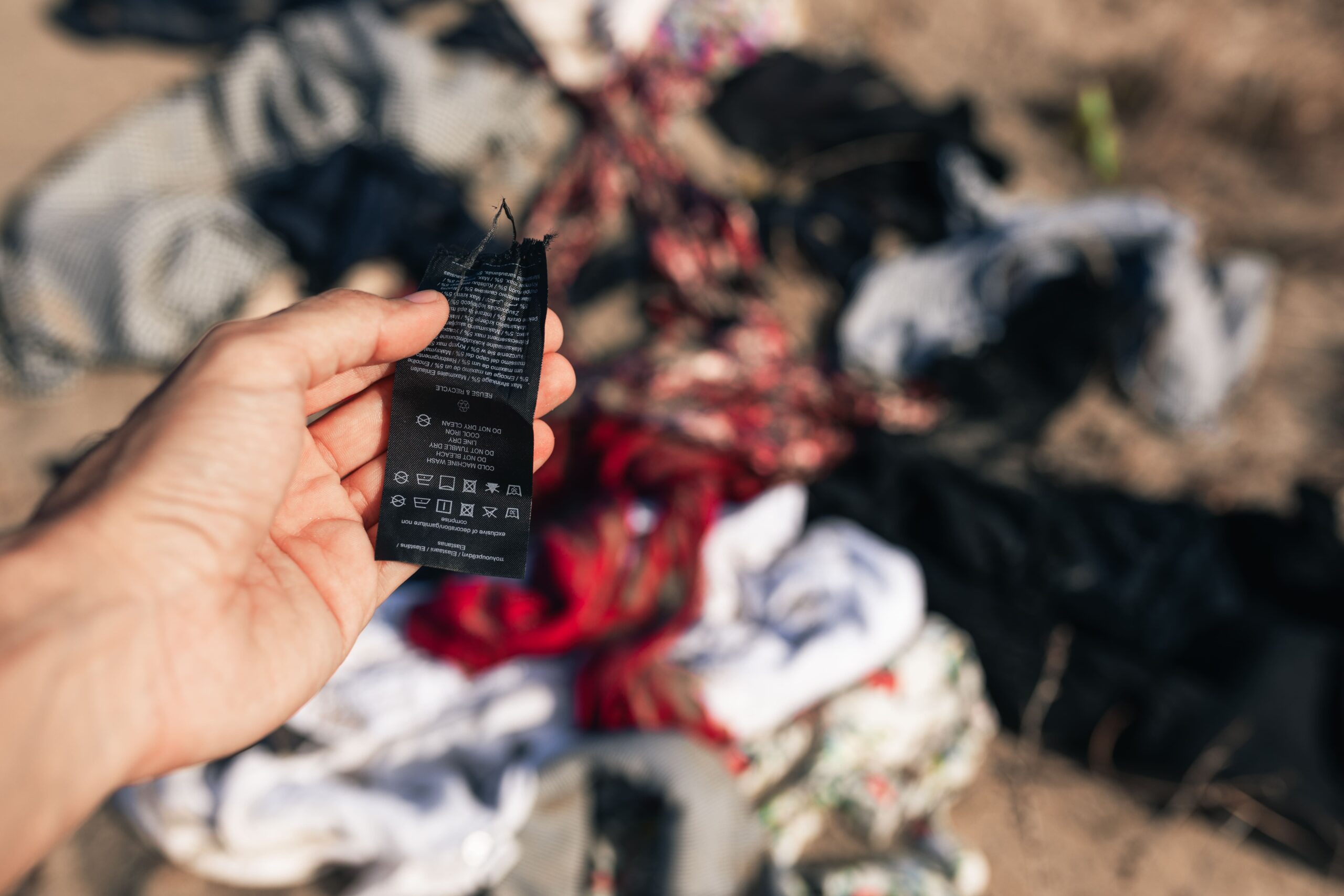 ¿Qué podemos hacer para reducir la contaminación que produce la ropa?