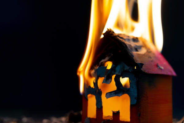 casa quemándose