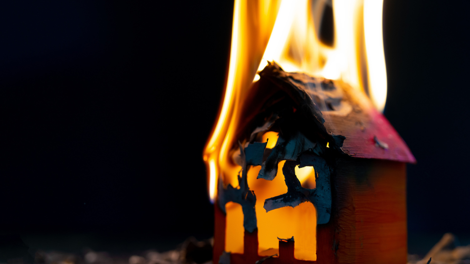 casa quemándose